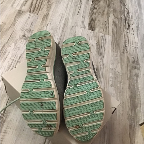 Skechers air cooled lite weight sneaker size 10 - Picture 7 of 12